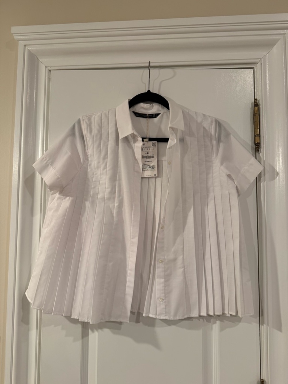 Zara White Pleated Short-Sleeve Button-Up Shirt